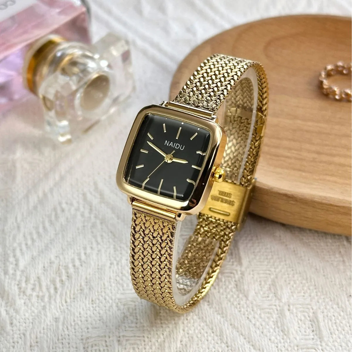 Elegant Women's Quartz Watch with Square Dial and Alloy Band