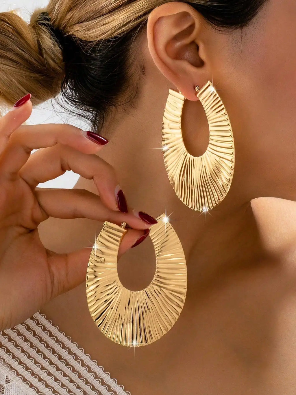 Fashionable Women's Drop Earrings with 14k Gold Plating