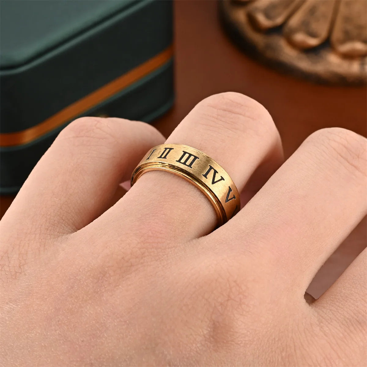 Fashionable men's rotating ring with niche design, stress relieving and anti anxiety casting, Roman numeral rotatable ring