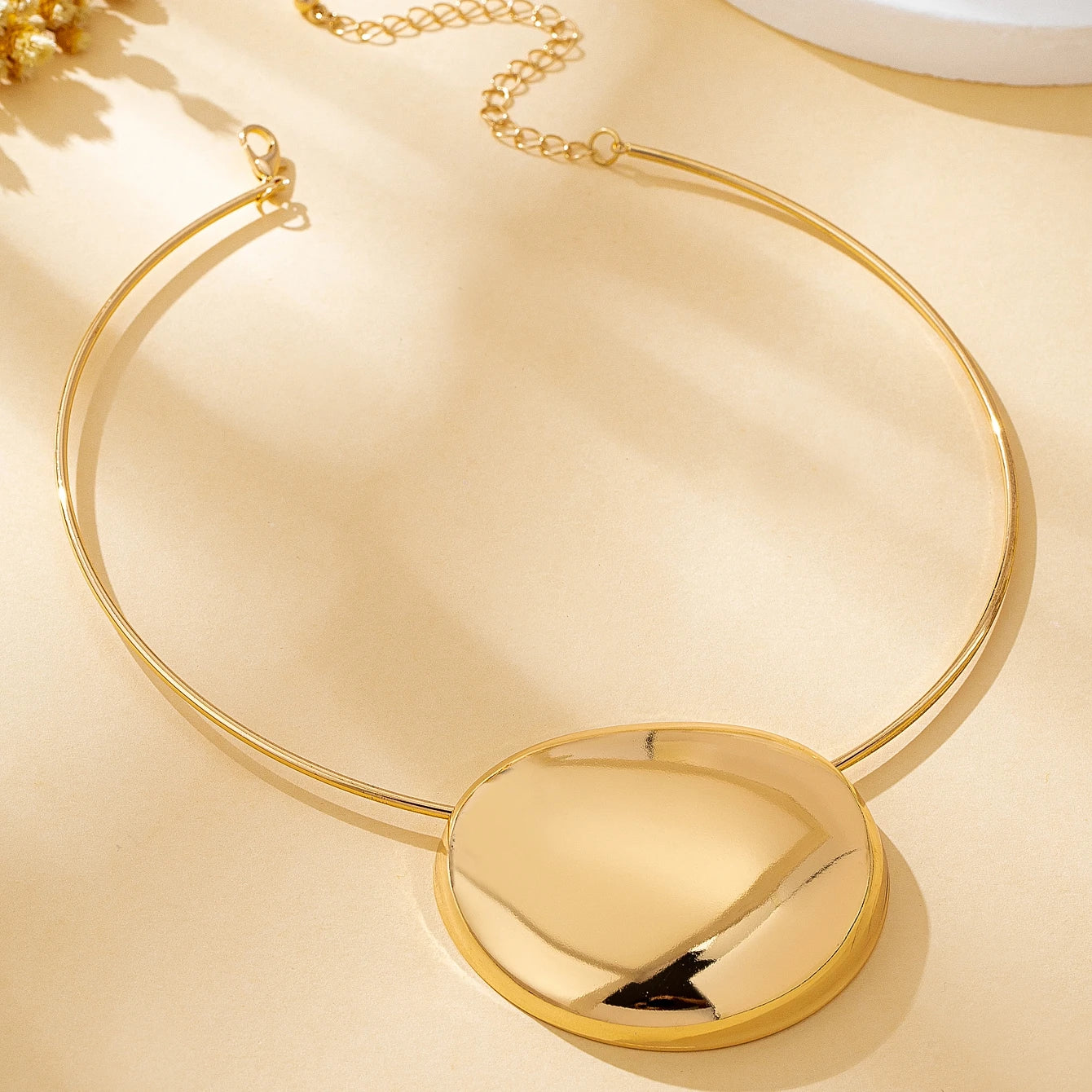 Fashionable Women's Geometric Metal Necklace for Everyday Wear