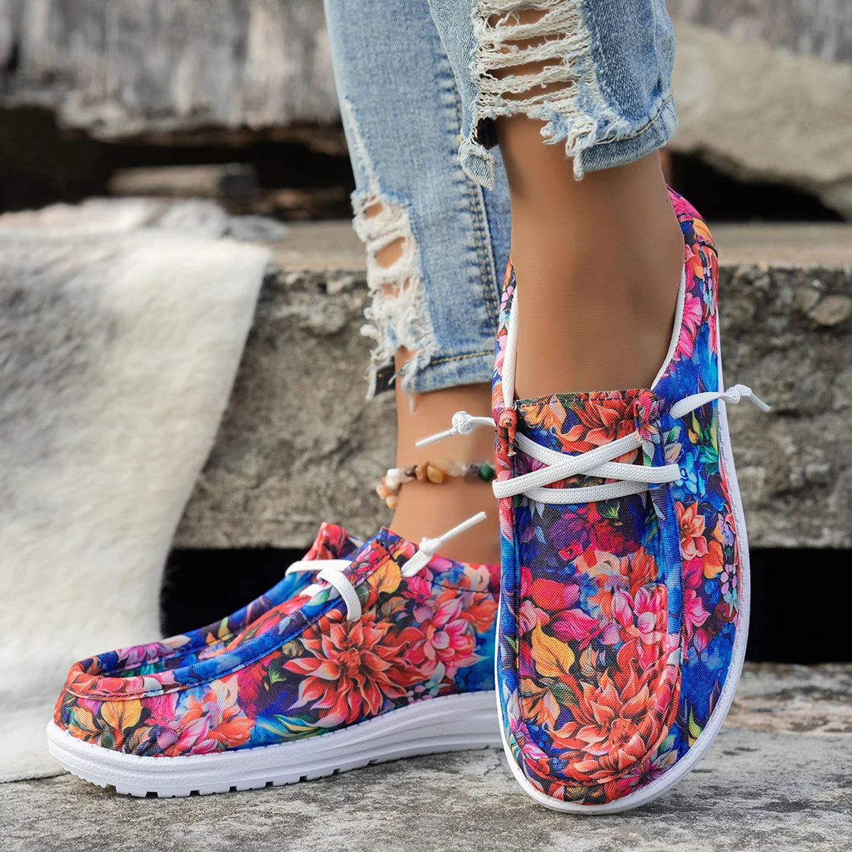 Fashionable Women's Lace-Up Canvas Sports Shoes for Casual Wear