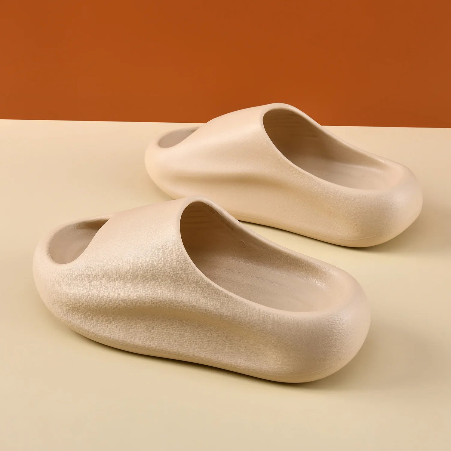 2025 New Slippers Women Wear Sandals Couple Thick Bottom Step Shoes Lightweight and Versatile Trendy Slippers