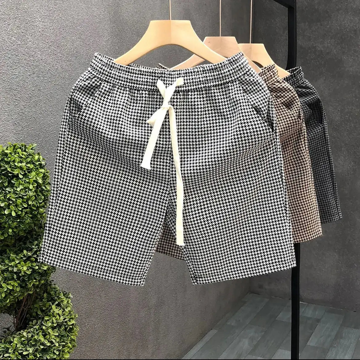 Men's Quick Dry Casual Shorts with Elastic Waist in Plaid