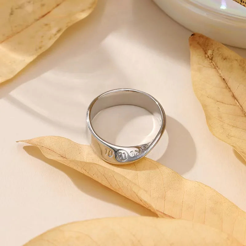 Mobius Number Ring, minimalist and cool, suitable for both men and women.