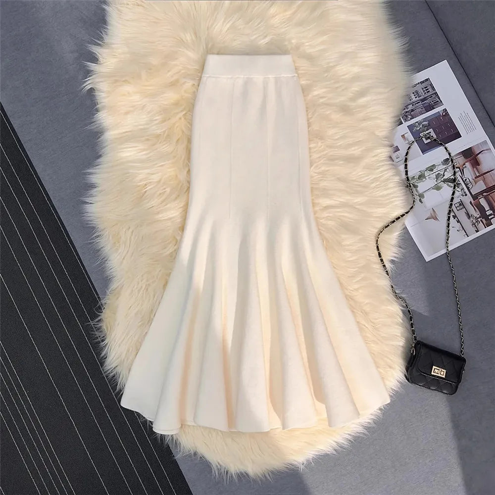 Elegant Black Knitting Skirt for Women in High Waist Style