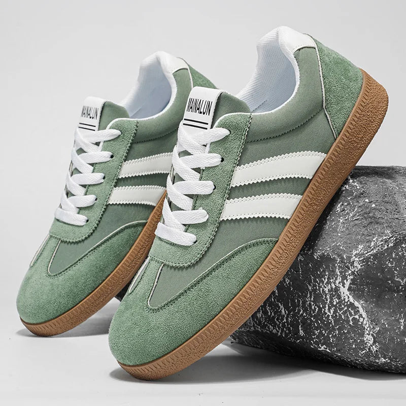 Men's Casual Sports Shoes with Comfortable Fabric and Mesh