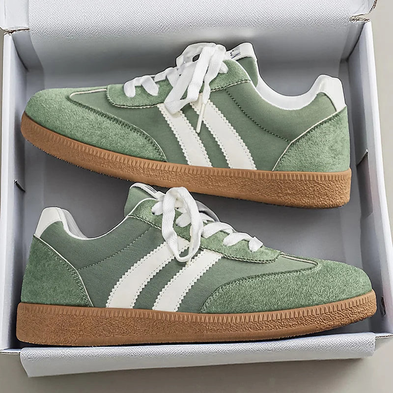 Men's Casual Sports Shoes with Comfortable Fabric and Mesh