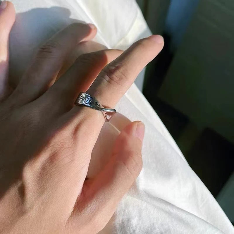 Mobius Number Ring, minimalist and cool, suitable for both men and women.