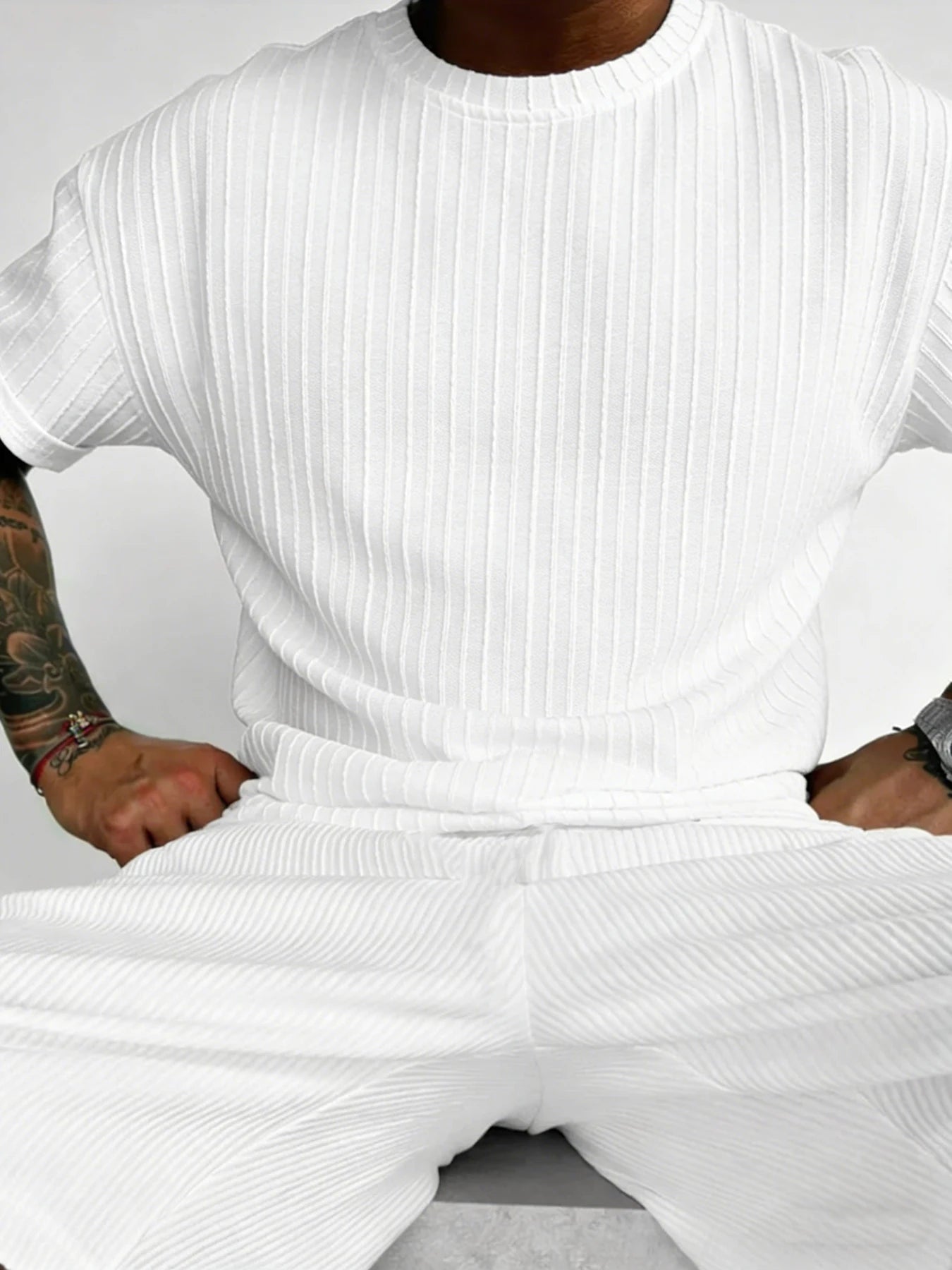 Men's Casual Two-Piece Set: Short-Sleeve T-Shirt and Shorts