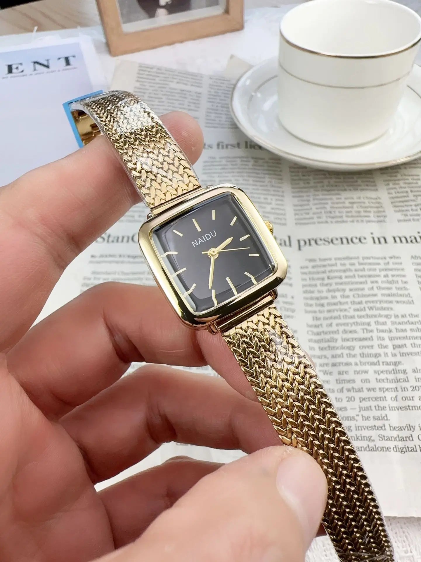Elegant Women's Quartz Watch with Square Dial and Alloy Band