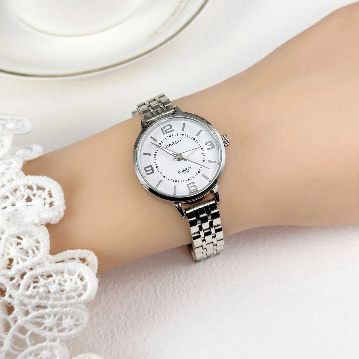Elegant Ultra-thin Women's Alloy Watch for Fashionable Casual Wear