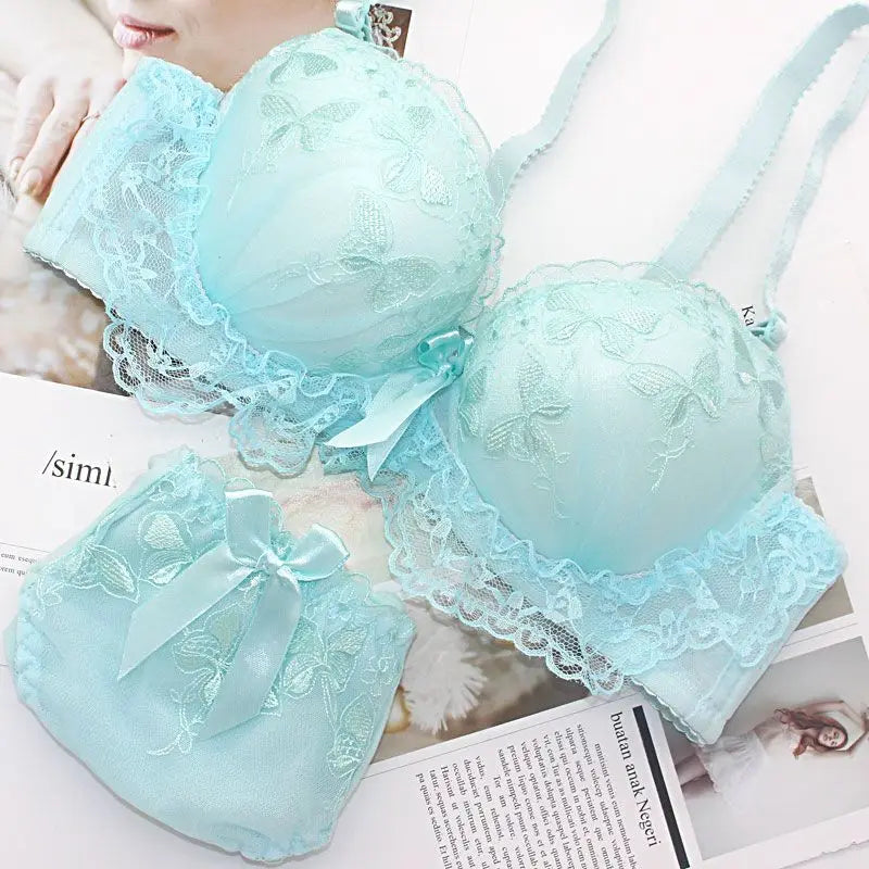 Sexy Wireless Lace Lingerie Set for Women in Floral Design
