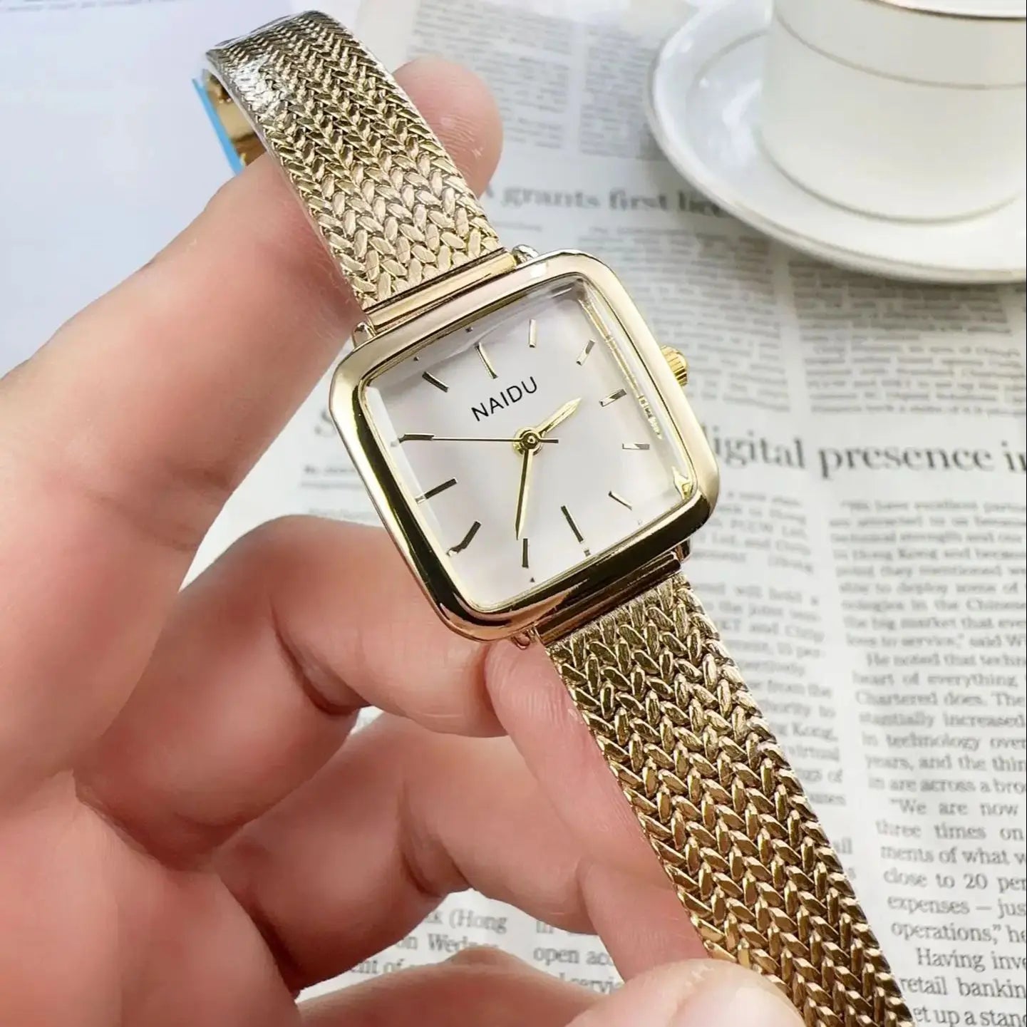 Elegant Women's Quartz Watch with Square Dial and Alloy Band