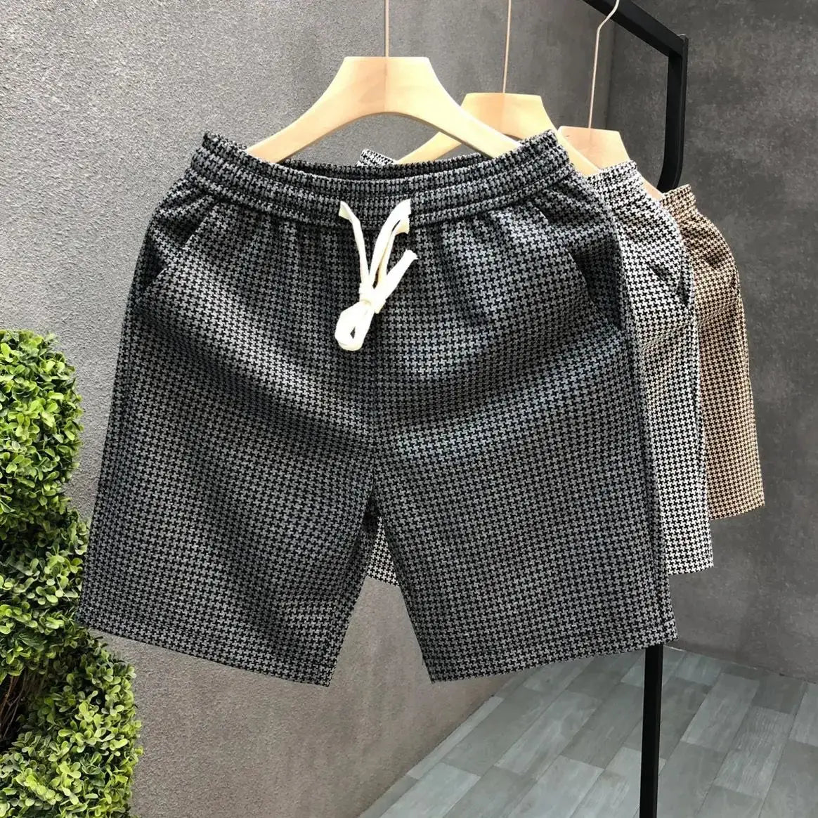 Men's Quick Dry Casual Shorts with Elastic Waist in Plaid