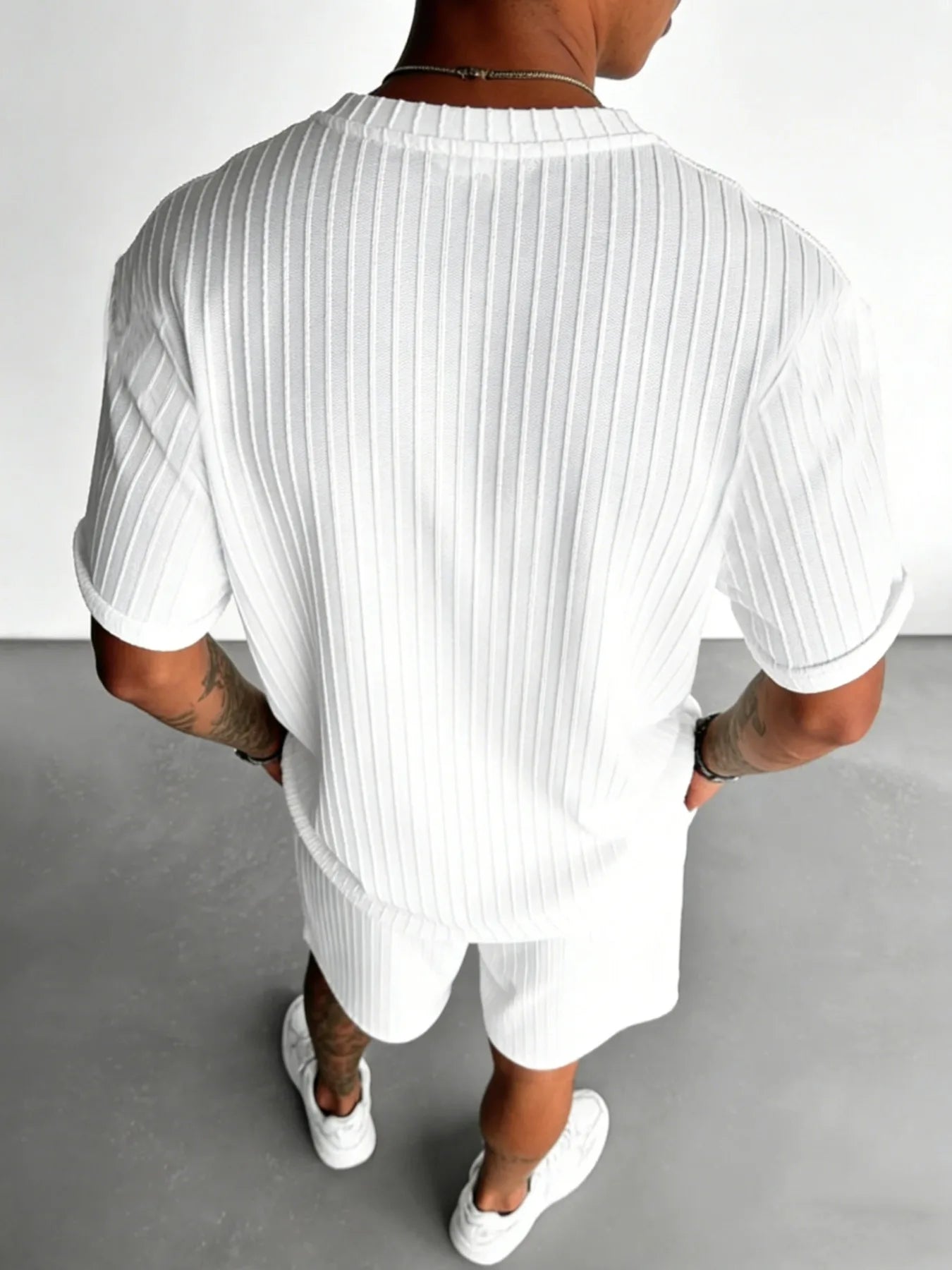 Men's Casual Two-Piece Set: Short-Sleeve T-Shirt and Shorts