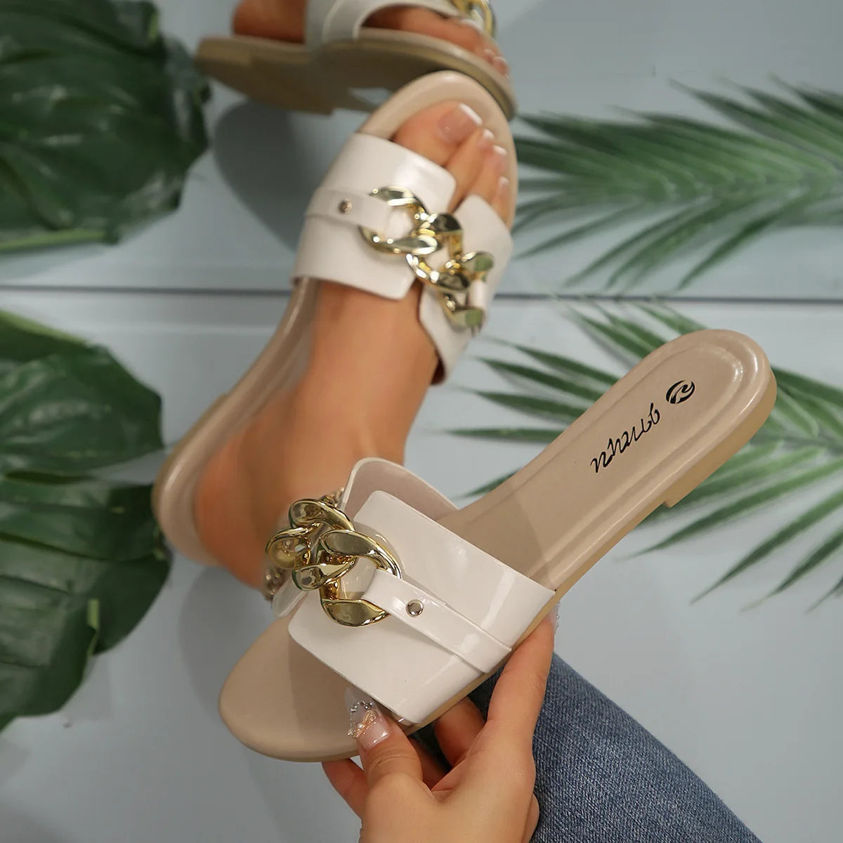 Elegant Women's Flip-Flops with Metal Decorations for Summer