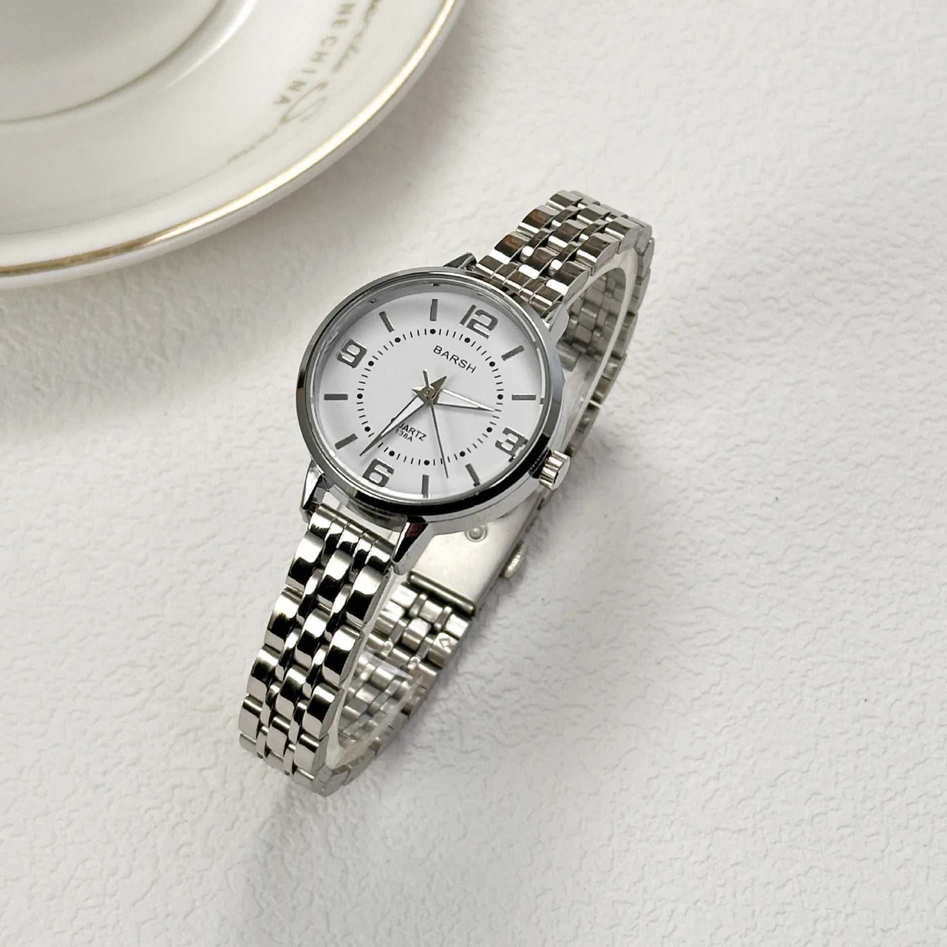 Elegant Ultra-thin Women's Alloy Watch for Fashionable Casual Wear