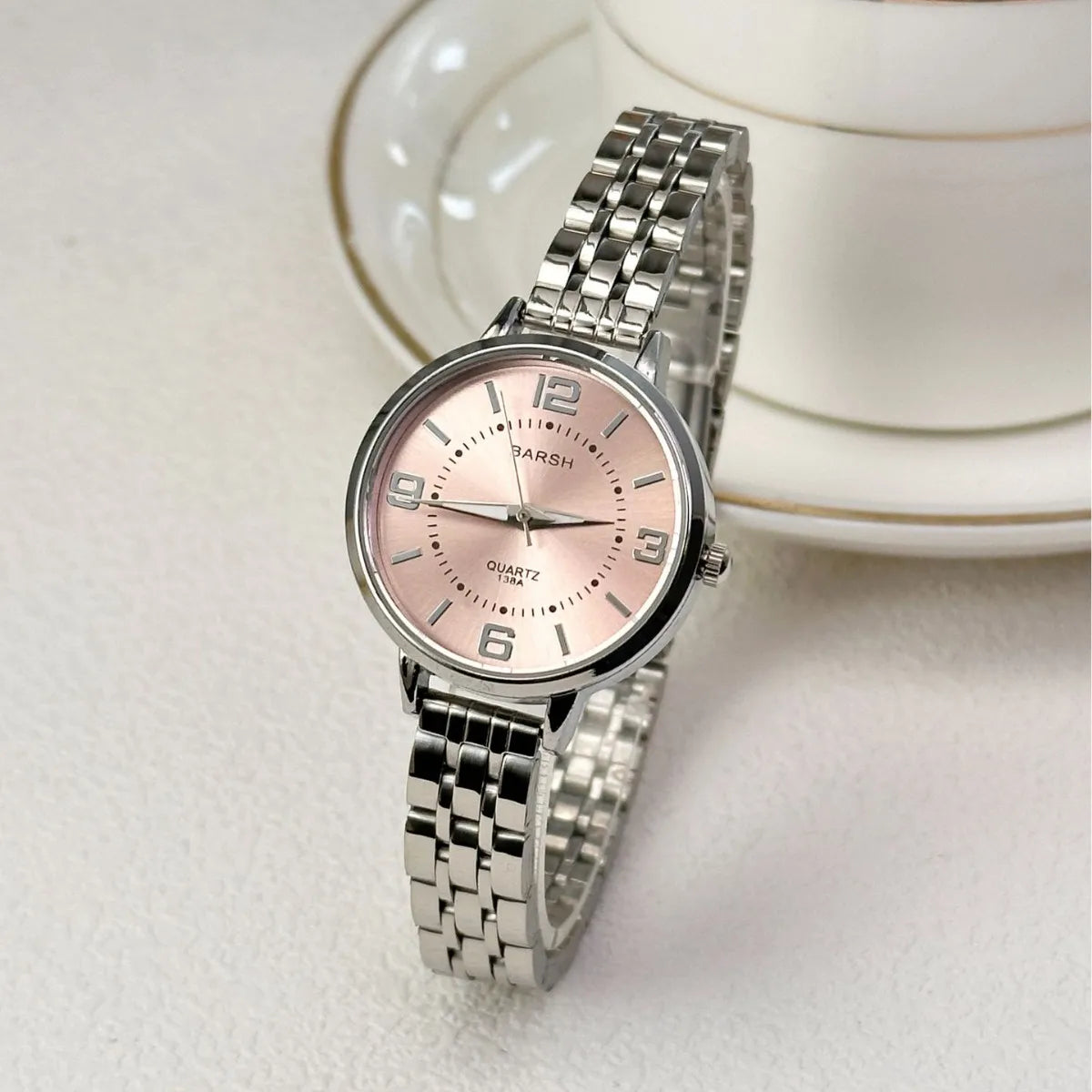 Elegant Ultra-thin Women's Alloy Watch for Fashionable Casual Wear