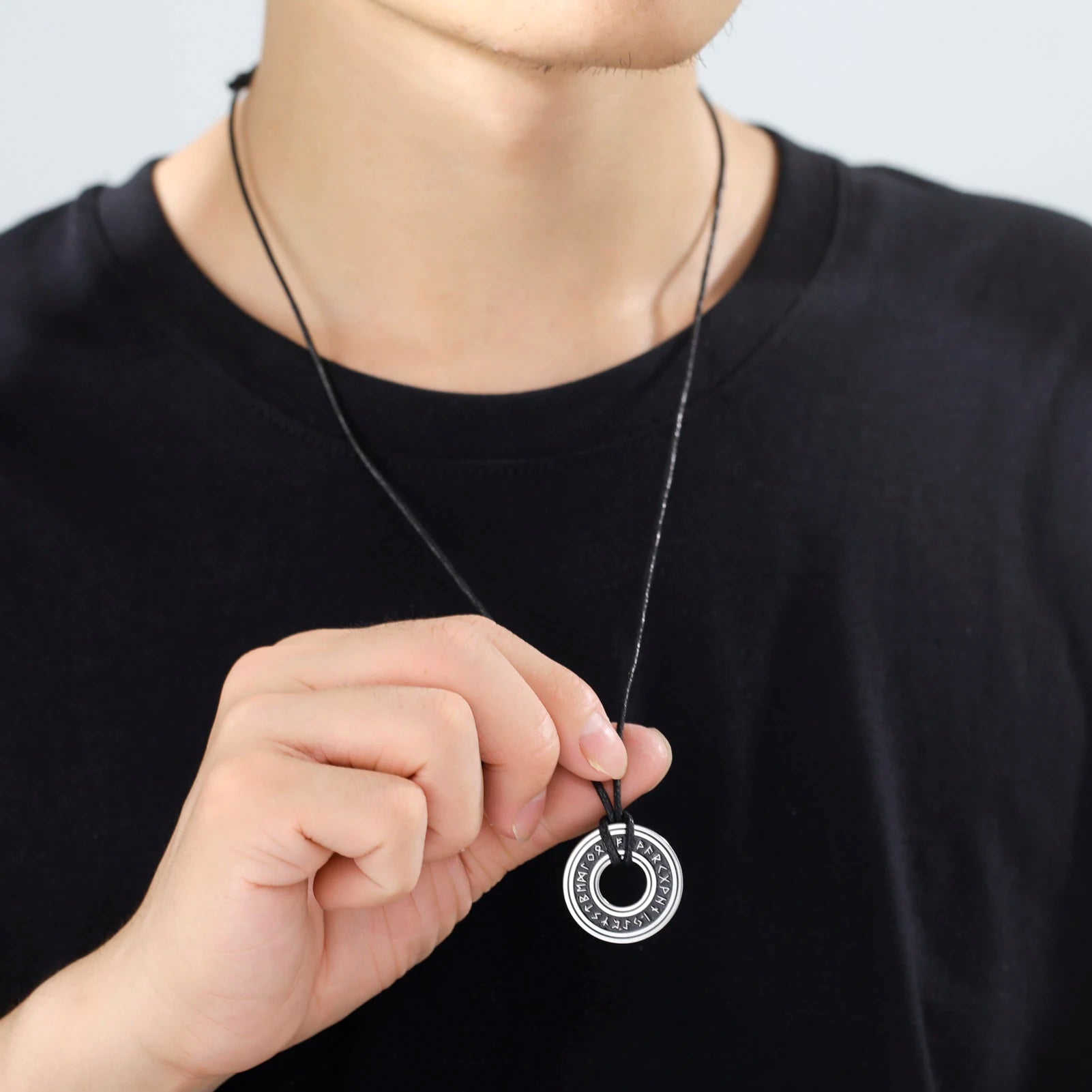 Vintage Nordic Rune Necklaces for Men Stainless Steel Norse Runes Viking Jewerly Pagan Elder Futhark Pendant Amulet Talisman