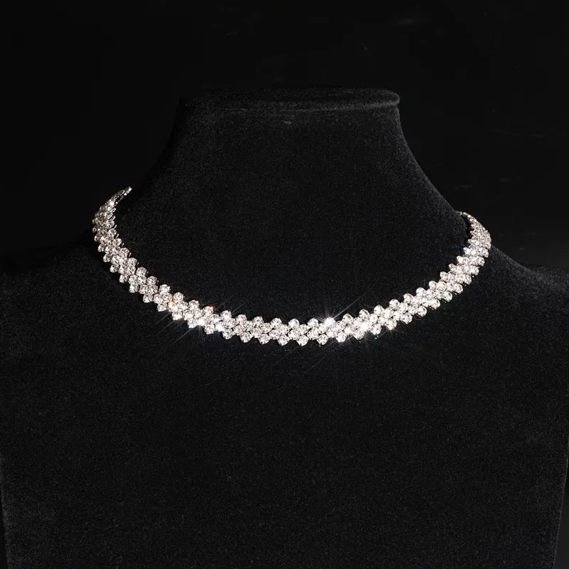 Elegant Women's Choker Necklace in Classic Square Design