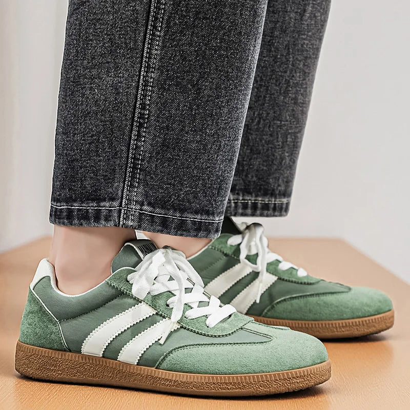 Men's Casual Sports Shoes with Comfortable Fabric and Mesh