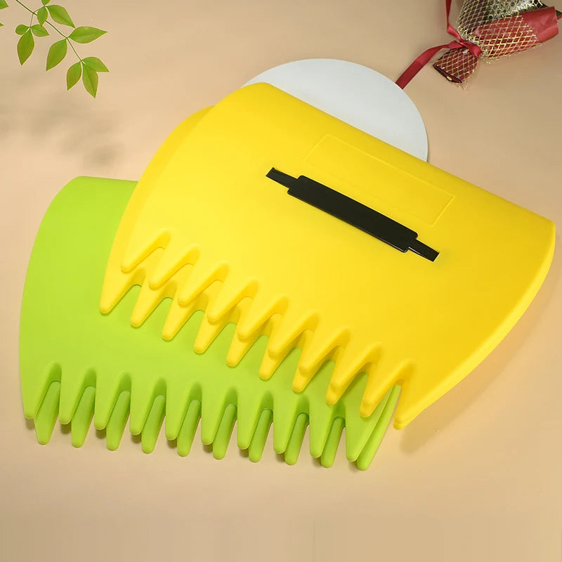 Plastic Gardening Rake for Collecting Leaves and Debris