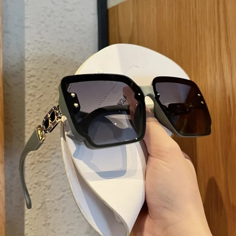 Light Luxury Rectangular Women's Sunglasses for Travel