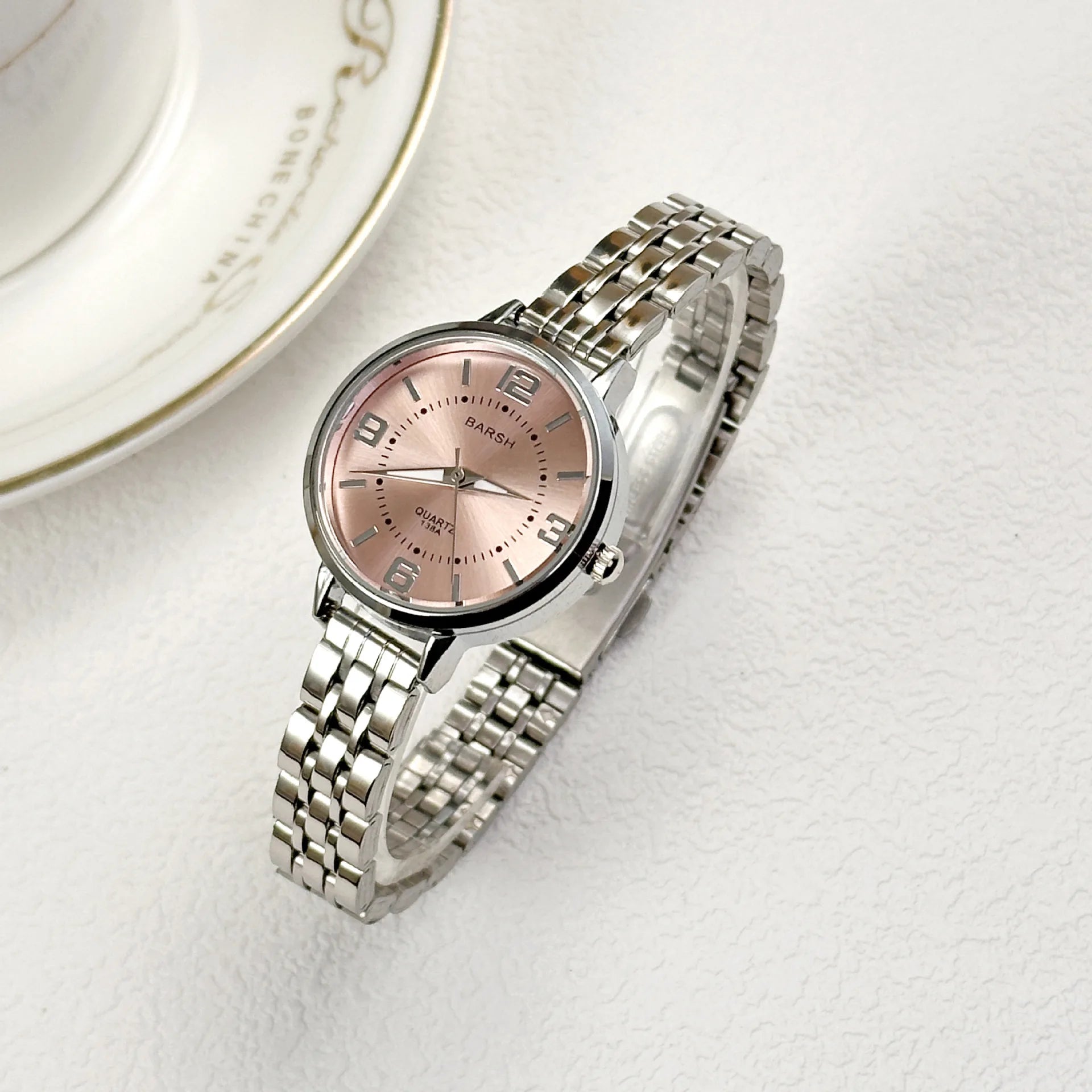 Elegant Ultra-thin Women's Alloy Watch for Fashionable Casual Wear