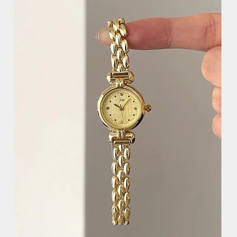 Vintage Ladies Quartz Watch with Alloy Bracelet and Round Case