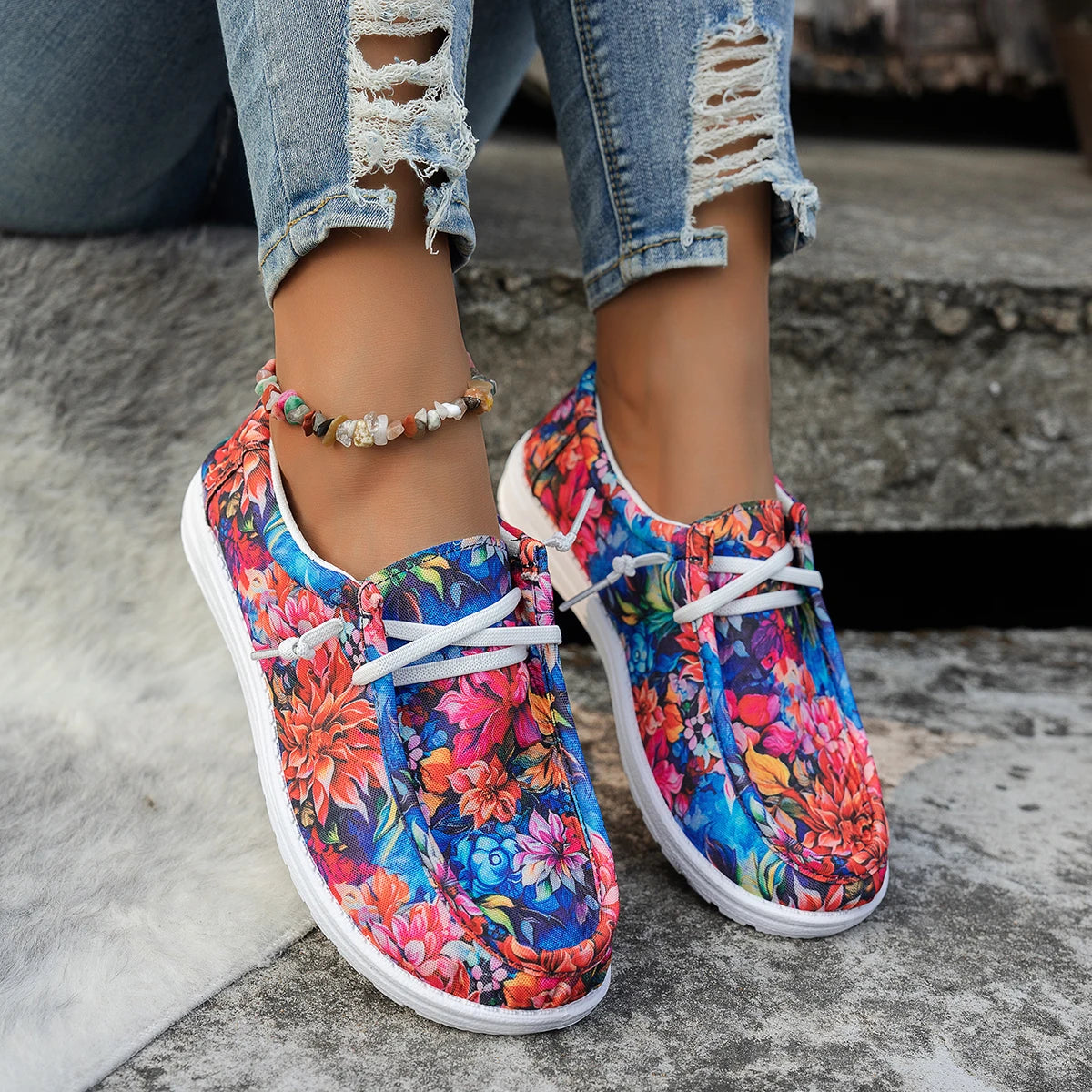 Fashionable Women's Lace-Up Canvas Sports Shoes for Casual Wear