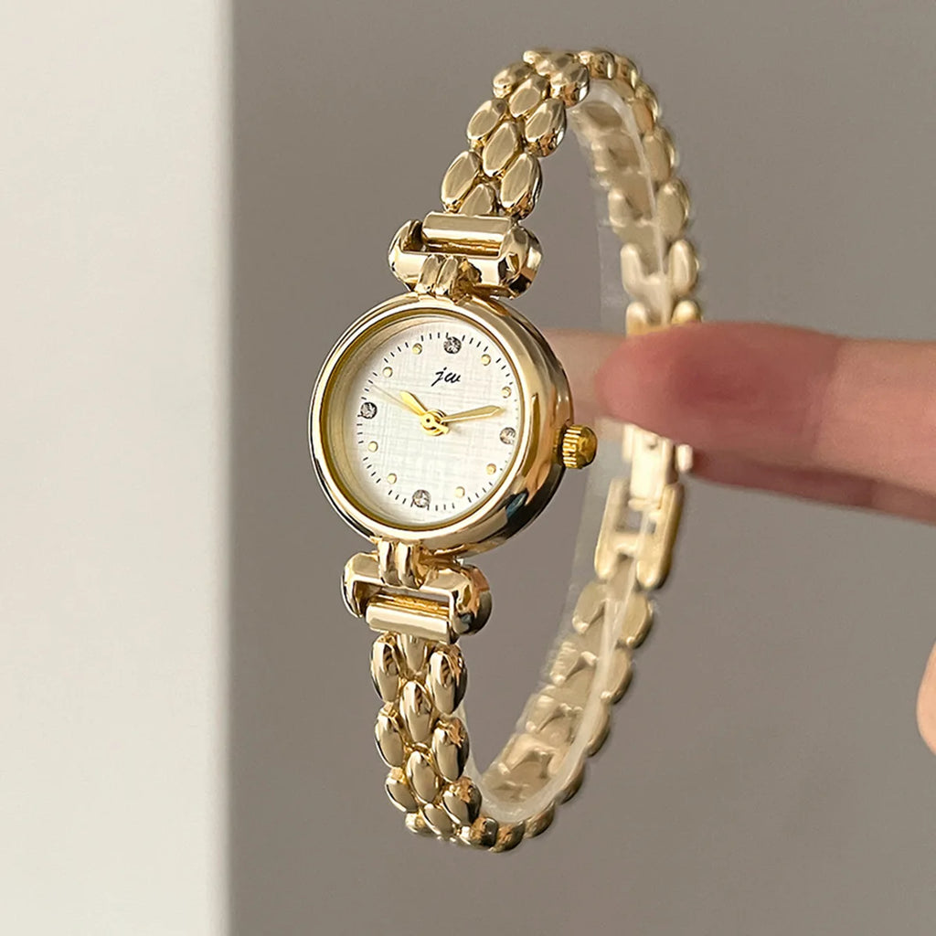 Vintage Ladies Quartz Watch with Alloy Bracelet and Round Case