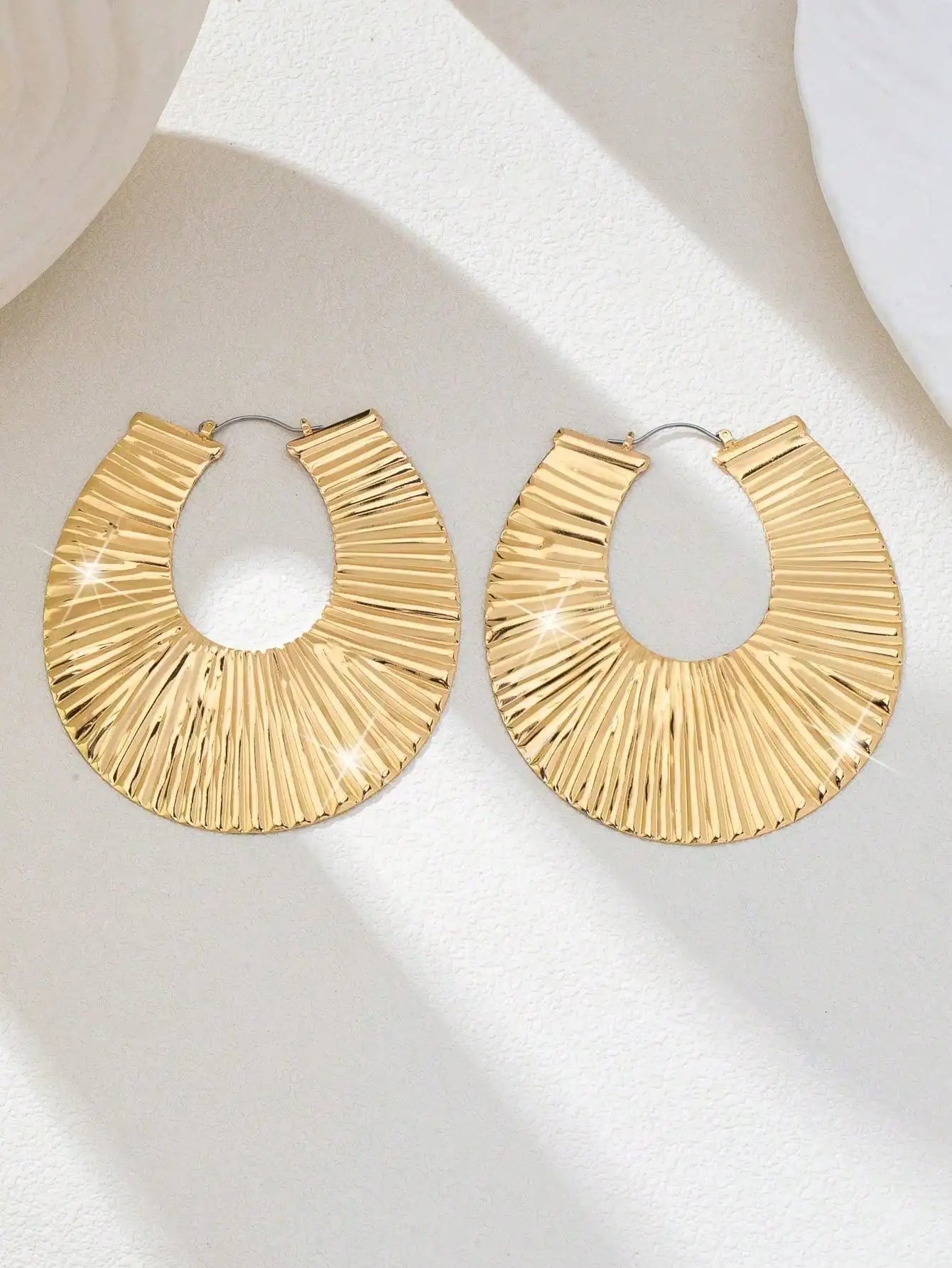 Fashionable Women's Drop Earrings with 14k Gold Plating
