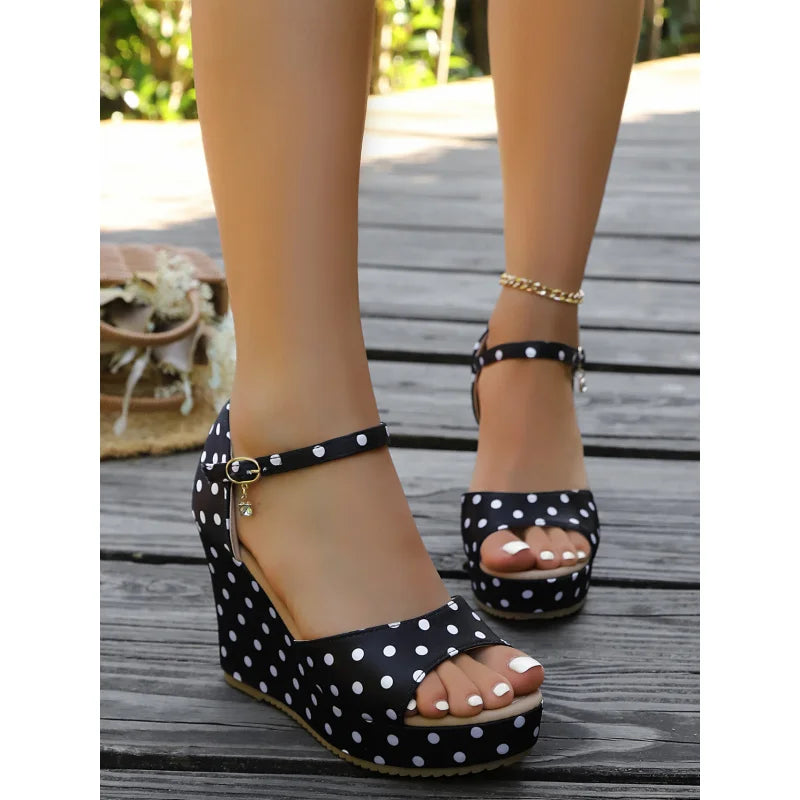 New women's summer high-heeled shoes with thick soles and fashionable design