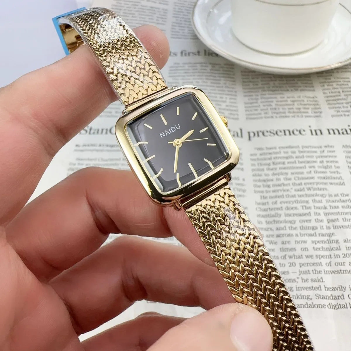 Elegant Women's Quartz Watch with Square Dial and Alloy Band