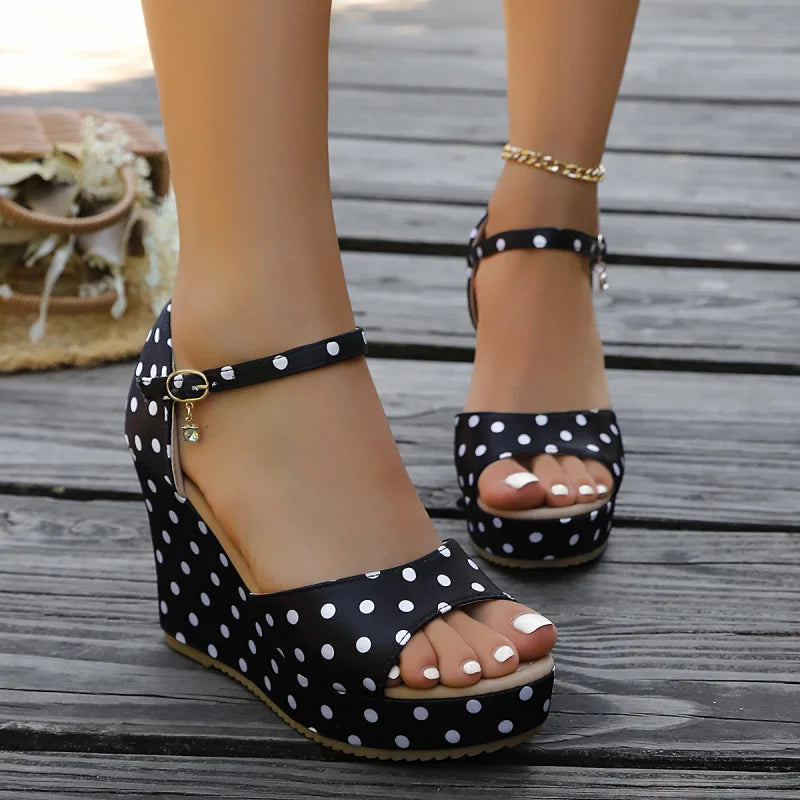 New women's summer high-heeled shoes with thick soles and fashionable design